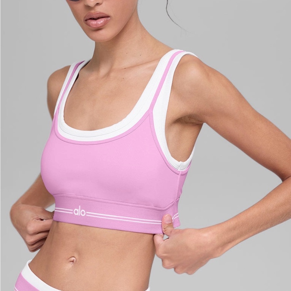 ALO better together airbrush bra in candy heart pink / white color